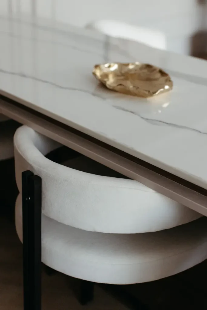 Blaturi din piatră naturală insulă bucătărie